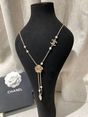 Women's CHANEL Necklaces